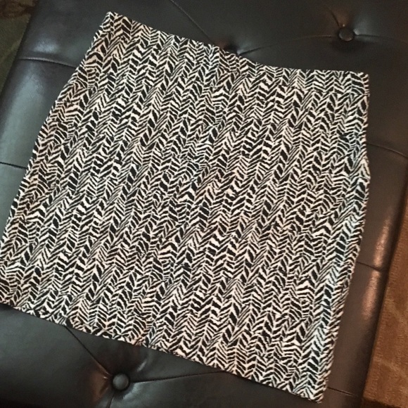 Express Dresses & Skirts - EUC Express printed bandage skirt